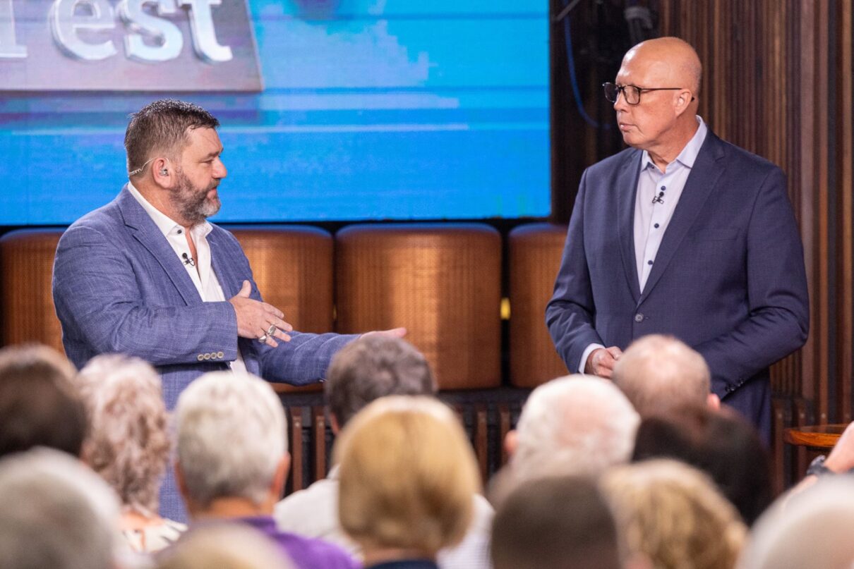 Leader of the Opposition Peter Dutton with Sky News presenter Paul Murray during a ‘Pub Test’ segment broadcast on Sky News on Day 3 of the 2025 federal election campaign, at the Eatons Hill Hotel, in Brisbane, Monday, March 31, 2025.