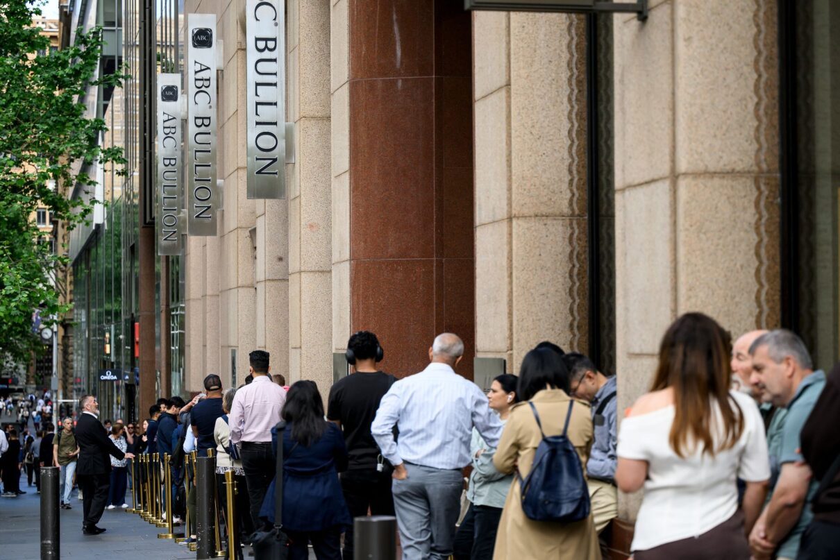Members of the public line up outside the ABC Bullion store in Sydney, Thursday, October 23, 2025. Soaring gold prices have been hit with a reality check, facing their sharpest decline in 12 years and dragging ASX miners and the broader sector with them.